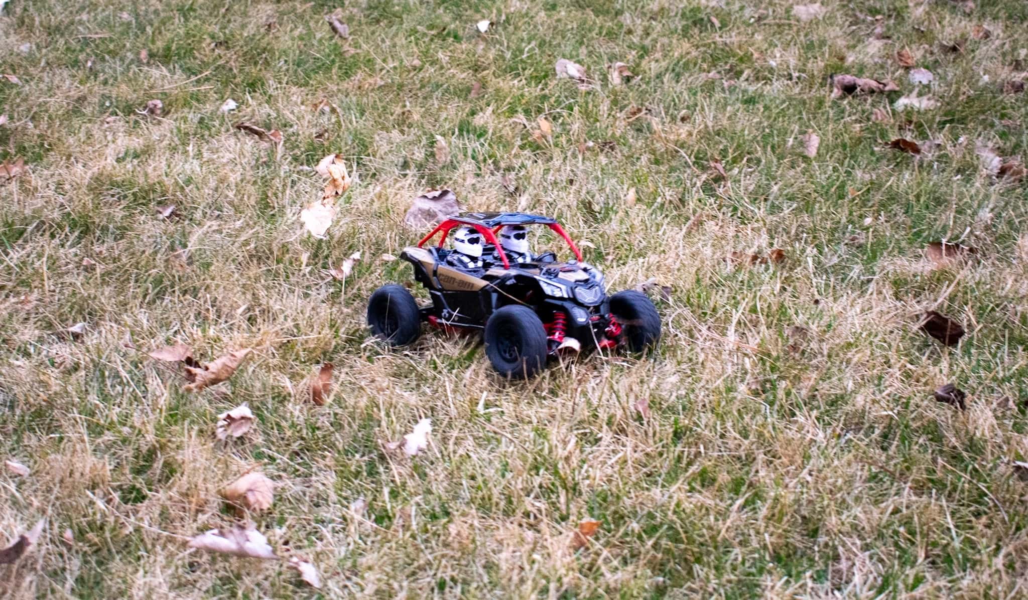 Axial Yeti Jr. Can-Am Maverick X3 - Outdoors 1