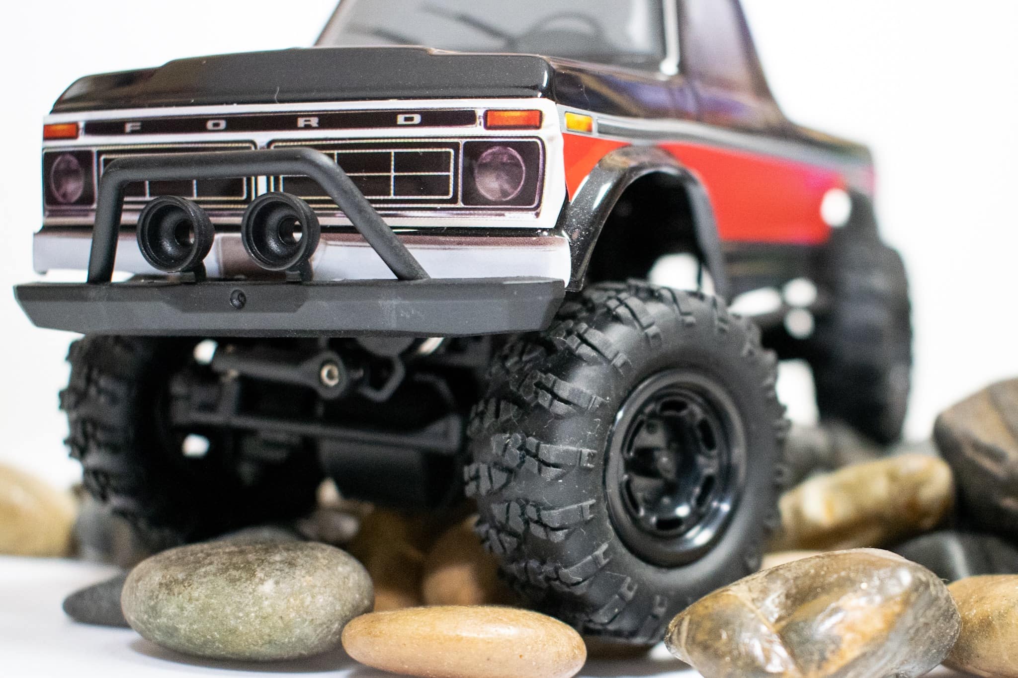 Carisma Scale Adventure MSA-1E 1976 Ford F-150 - Indoor Crawl 2