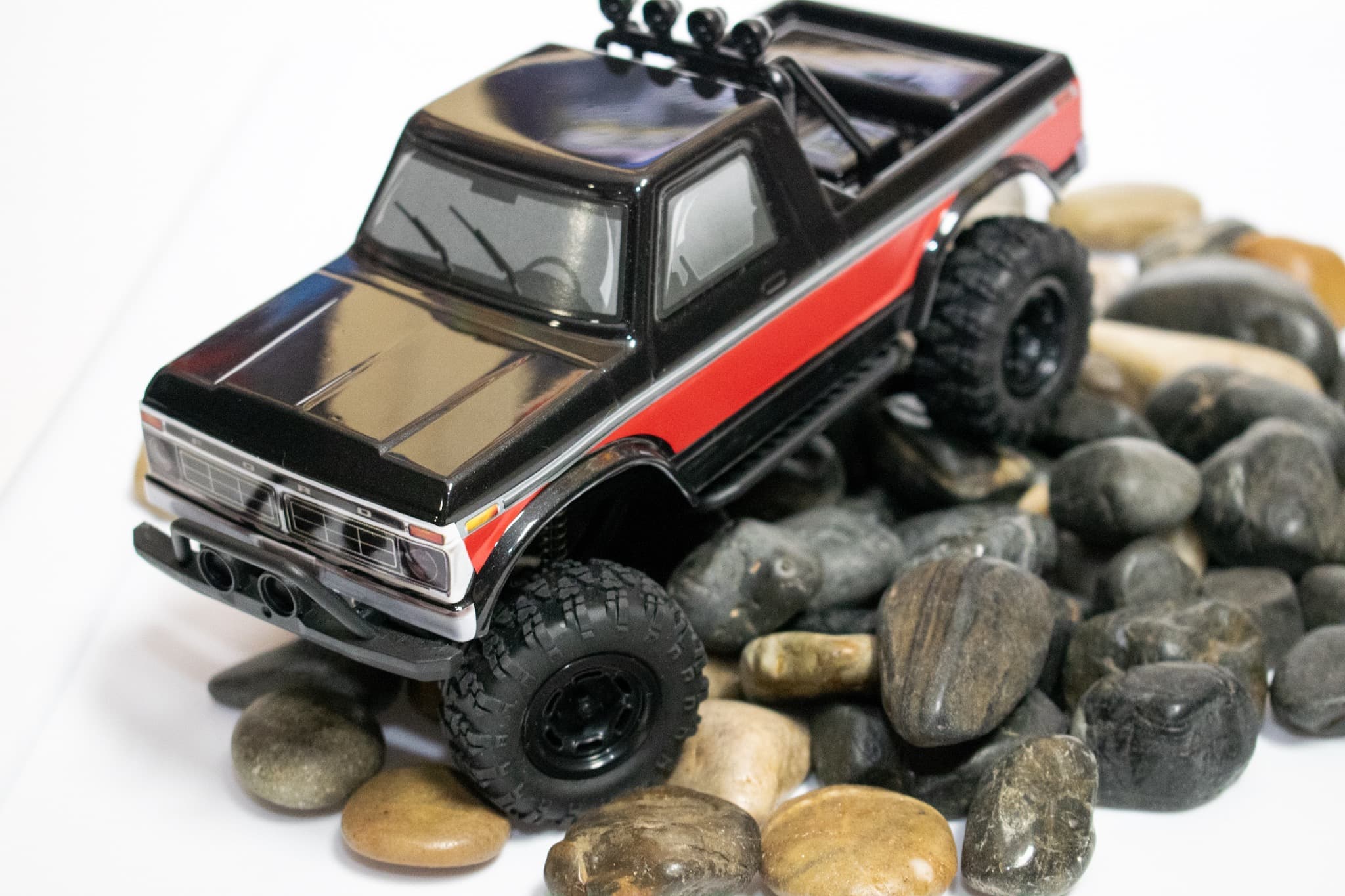 Carisma Scale Adventure MSA-1E 1976 Ford F-150 - Indoor Crawl 3