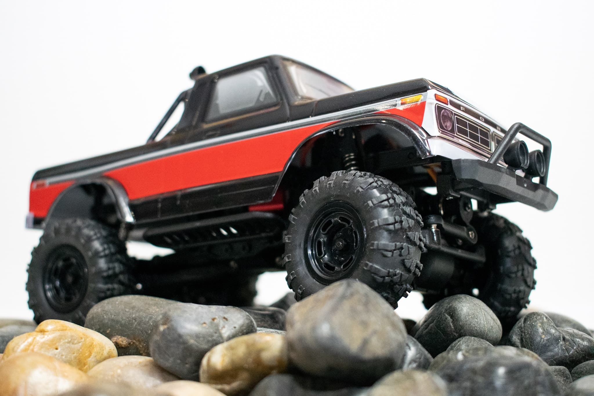 Carisma Scale Adventure MSA-1E 1976 Ford F-150 - Indoor Crawl 4