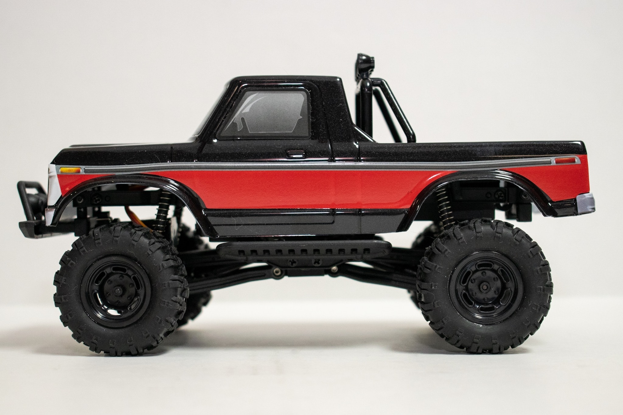 Carisma Scale Adventure MSA-1E 1976 Ford F-150 - Side